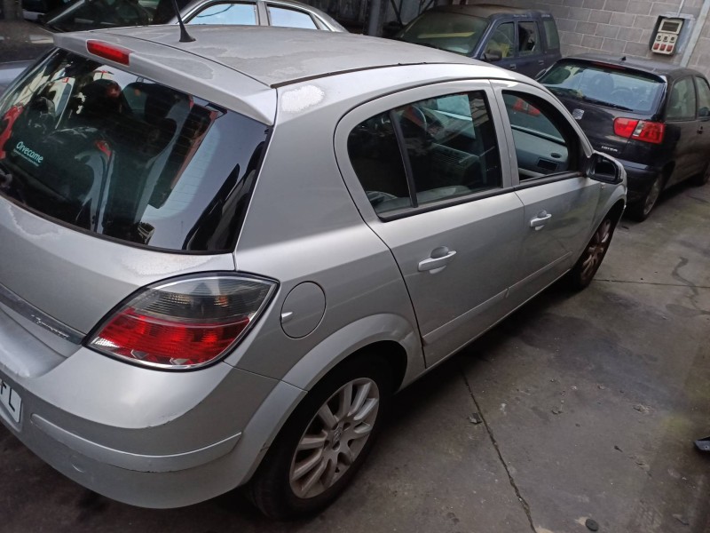 opel astra h berlina del año 2008