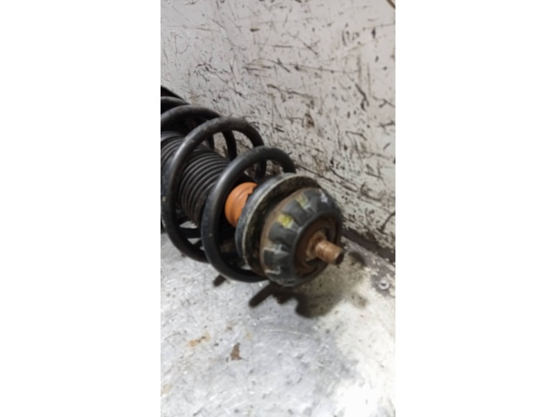 Recambio de amortiguador delantero derecho para volkswagen polo berlina (6n1) básico referencia OEM IAM 6N0413031K  