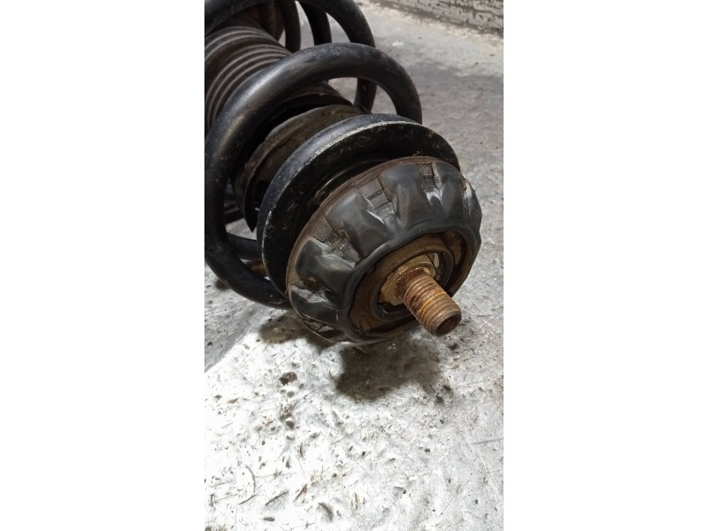 Recambio de amortiguador delantero izquierdo para volkswagen polo berlina (6n1) básico referencia OEM IAM 6N0413031K  