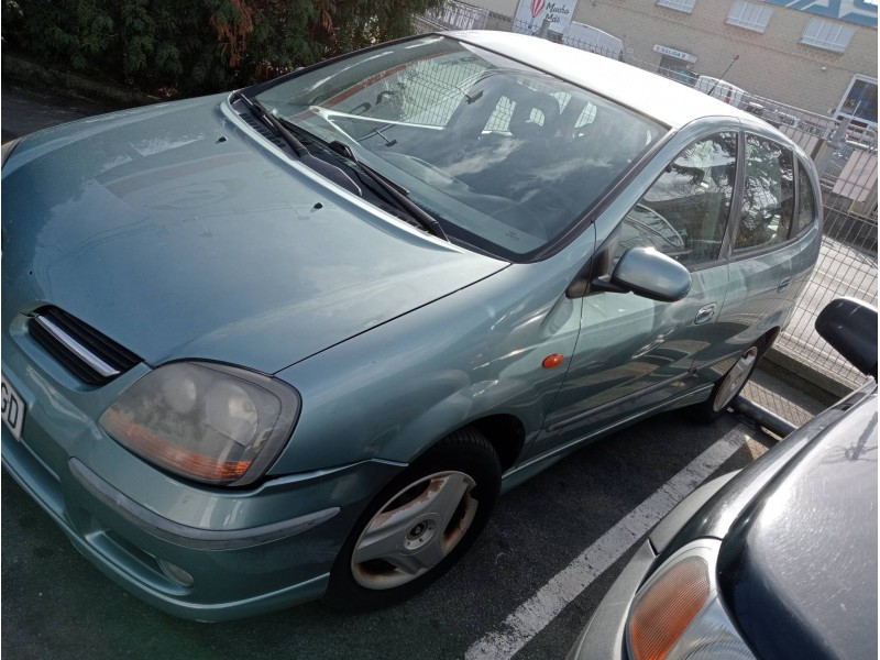 nissan almera tino (v10m) del año 2001