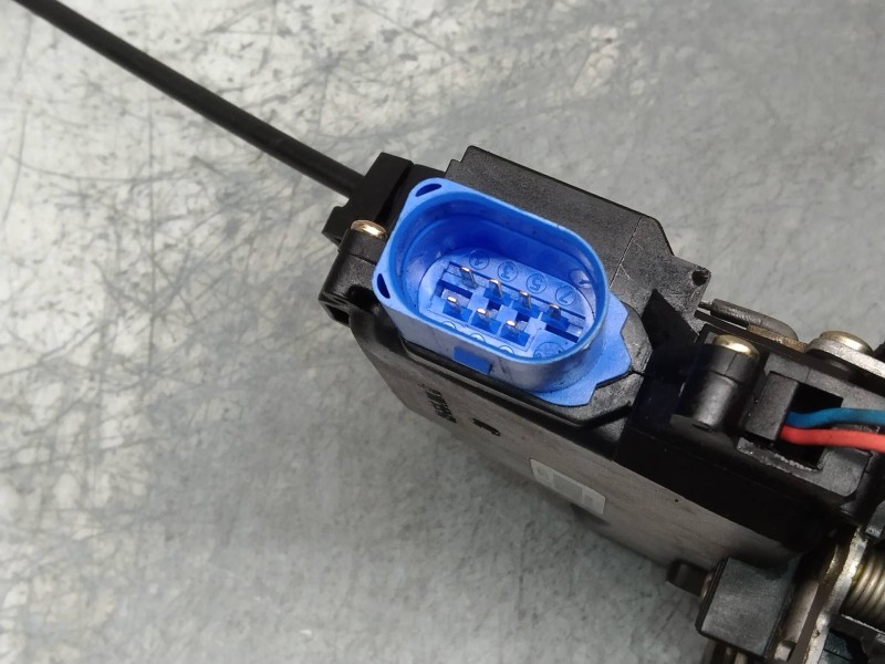 Recambio de motor cierre centralizado trasero derecho para skoda octavia berlina (1z3) active referencia OEM IAM 7L0839016  5P