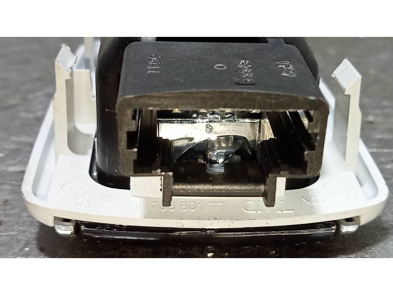Recambio de luz interior para peugeot 508 active referencia OEM IAM   