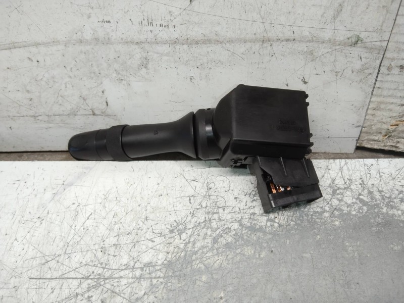 Recambio de mando limpia para toyota auris luna referencia OEM IAM 17F582  