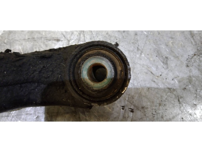 Recambio de brazo suspension inferior delantero derecho para kia carens (un) emotion referencia OEM IAM   