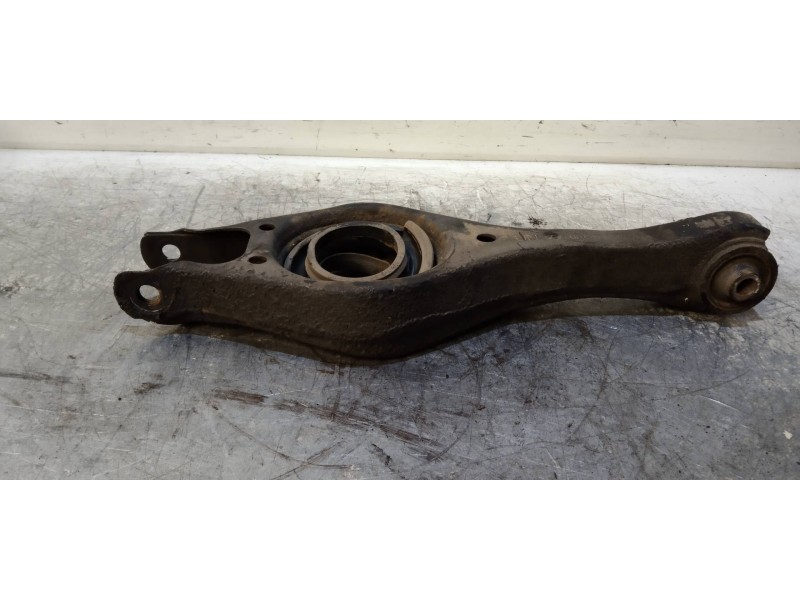 Recambio de brazo suspension inferior trasero derecho para kia carens (un) emotion referencia OEM IAM   