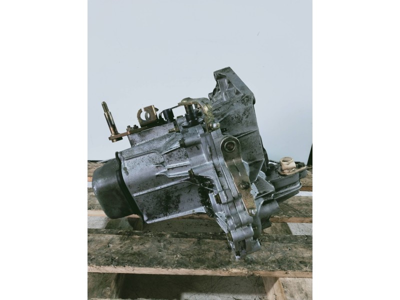 Recambio de caja cambios para peugeot 309 graffic referencia OEM IAM 02CB76 0615798 5V