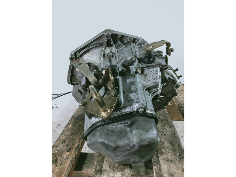 Recambio de caja cambios para peugeot 309 graffic referencia OEM IAM 02CB76 0615798 5V