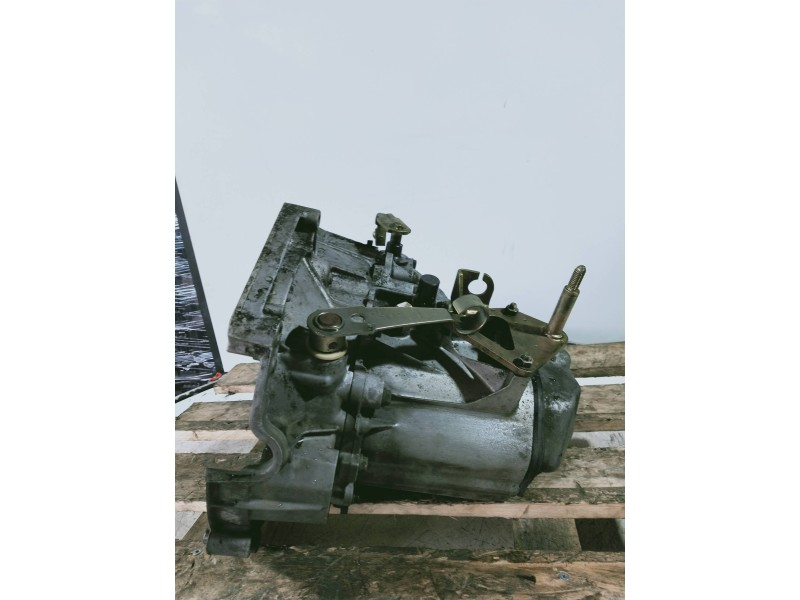 Recambio de caja cambios para peugeot 309 graffic referencia OEM IAM 02CB76 0615798 5V