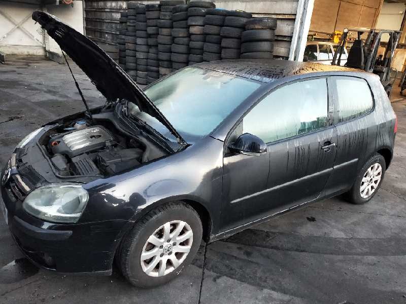 volkswagen golf v berlina (1k1) del año 2004