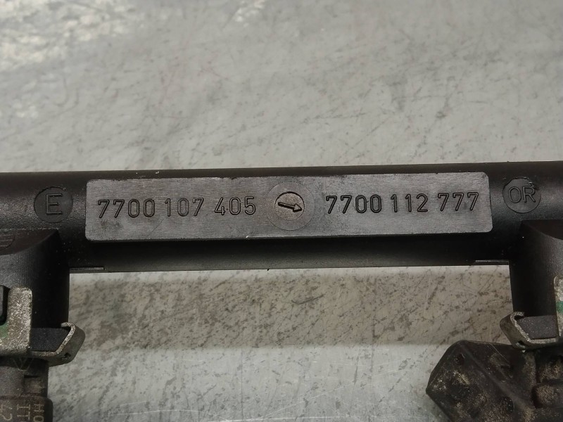 Recambio de rampa inyectora para renault megane ii berlina 3p confort authentique referencia OEM IAM 7700107405 7700112777 