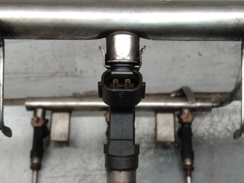 Recambio de rampa inyectora para audi a6 berlina (4f2) referencia OEM IAM   