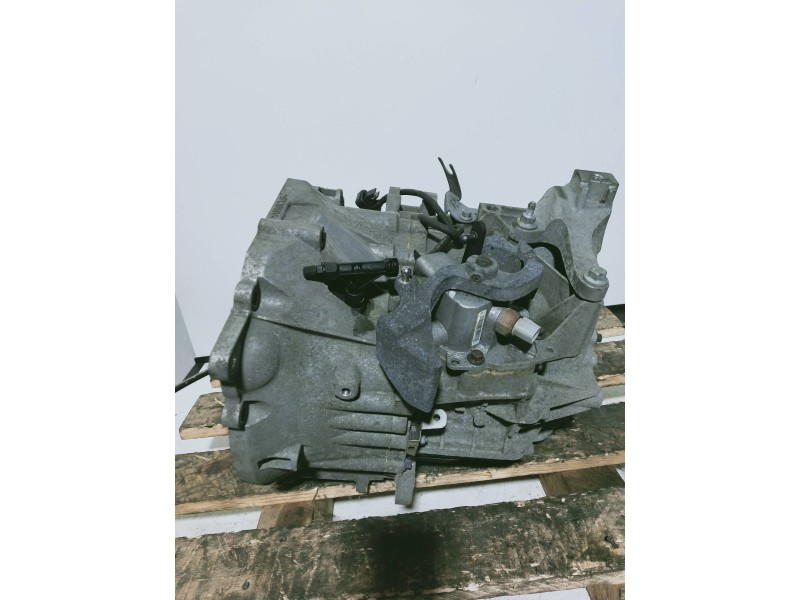 Recambio de caja cambios para ford kuga (cbv) trend referencia OEM IAM AV4R7002AA T1GA1 090410 134135 