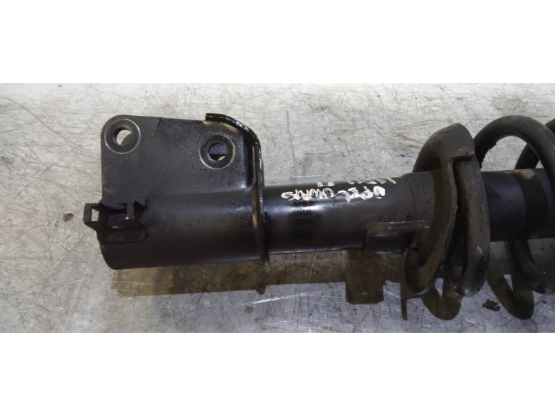Recambio de amortiguador delantero derecho para opel vivaro combi 2.9t corto referencia OEM IAM   