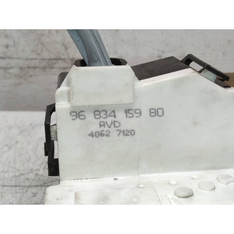 Recambio de motor cierre centralizado delantero derecho para citroen c4 berlina collection referencia OEM IAM 9683415980  5P