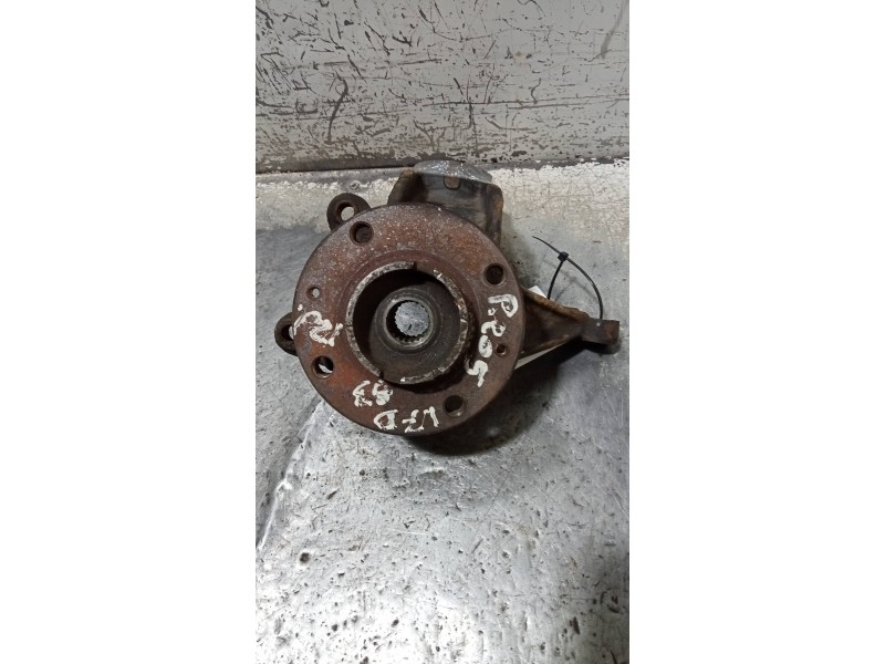 Recambio de mangueta delantera izquierda para peugeot 205 berlina 1.8 diesel cat referencia OEM IAM   