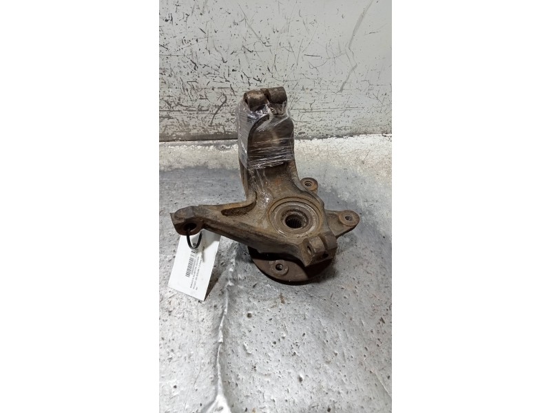 Recambio de mangueta delantera izquierda para peugeot 205 berlina 1.8 diesel cat referencia OEM IAM   