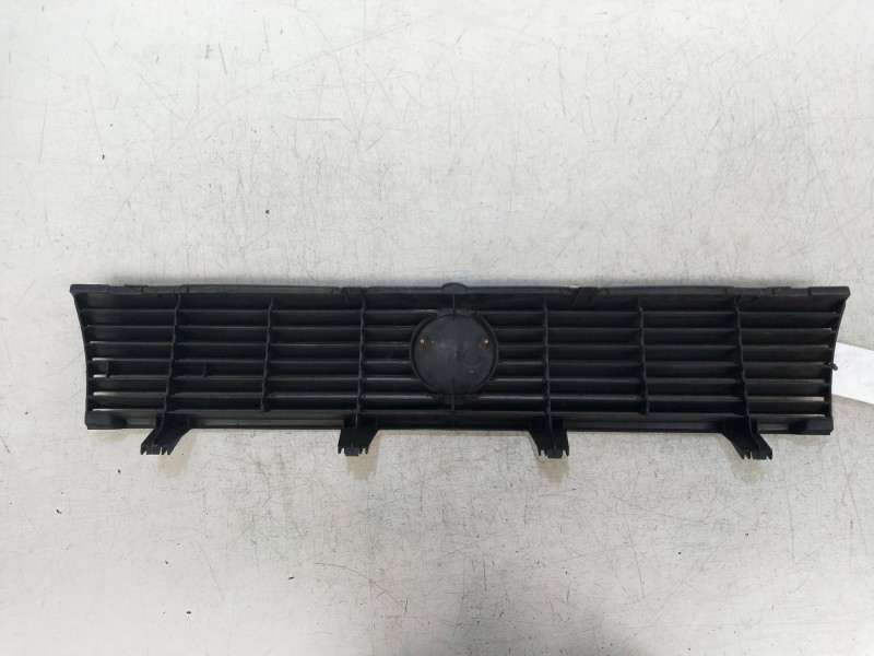 Recambio de rejilla delantera para volkswagen passat (321/23/27/31) 1.8 referencia OEM IAM   