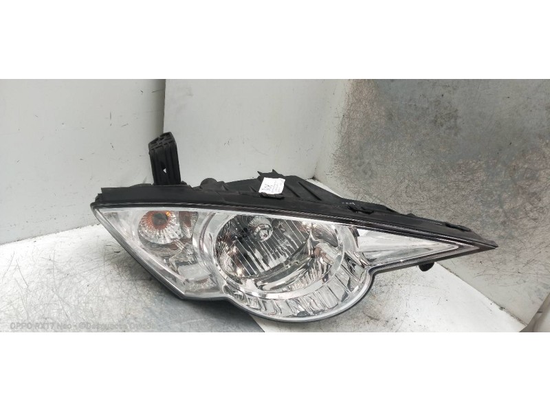 Recambio de faro derecho para ssangyong actyon 200 xdi referencia OEM IAM   