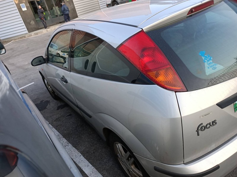 ford focus berlina (cak) del año 2001