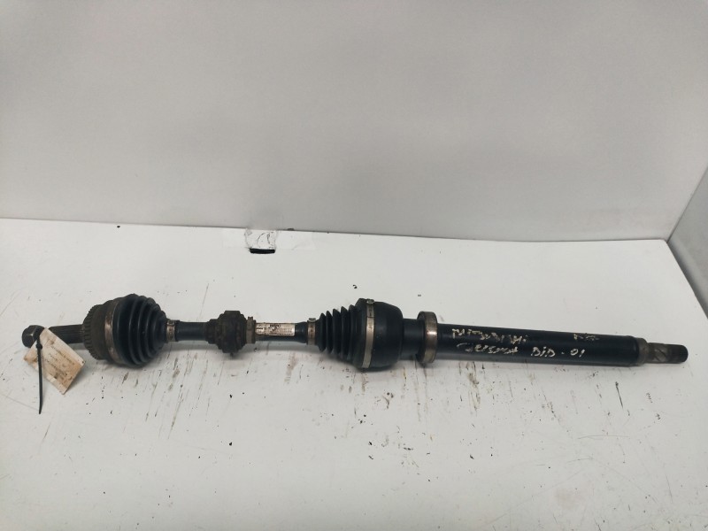 Recambio de transmision delantera derecha para mitsubishi carisma berlina 4 (da0) 1.9 di-d cat referencia OEM IAM MR9121136  