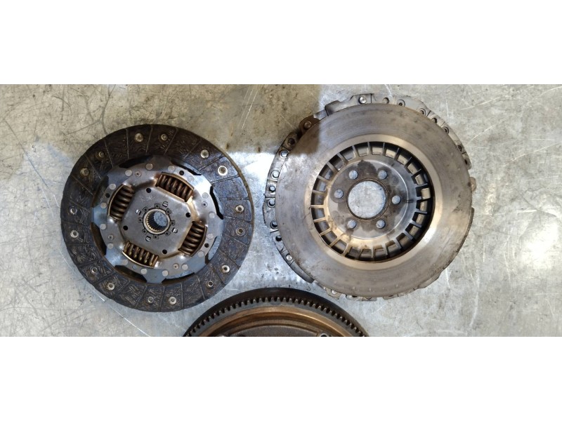 Recambio de kit embrague para audi a3 (8l) 1.6 ambition referencia OEM IAM   