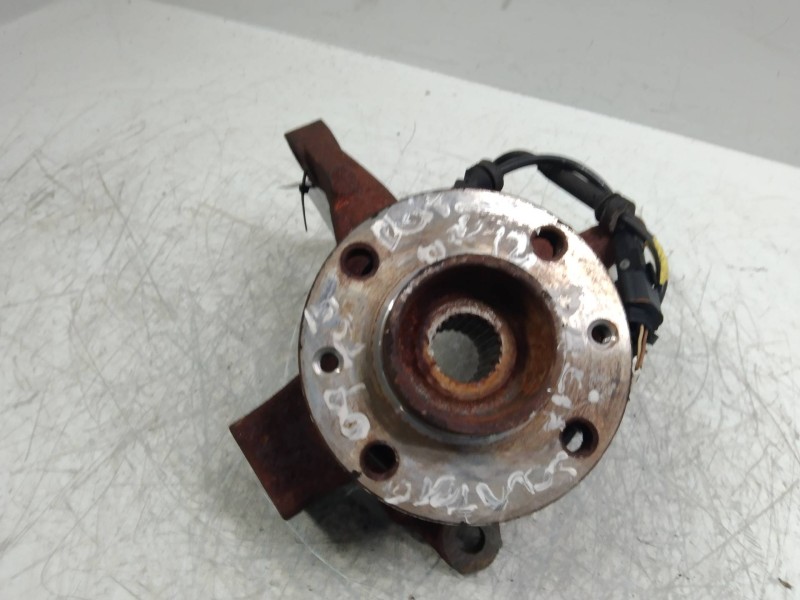 Recambio de mangueta delantera derecha para dacia sandero 0.9 tce cat referencia OEM IAM   