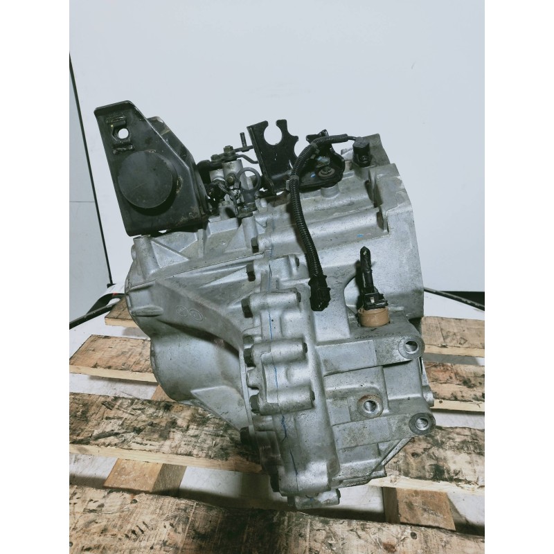 Recambio de caja cambios para kia carnival ii 2.9 crdi lx referencia OEM IAM Y060710999 4300038050 VQ VGT7