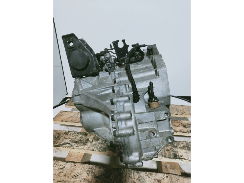 Recambio de caja cambios para kia carnival ii 2.9 crdi lx referencia OEM IAM Y060710999 4300038050 VQ VGT7