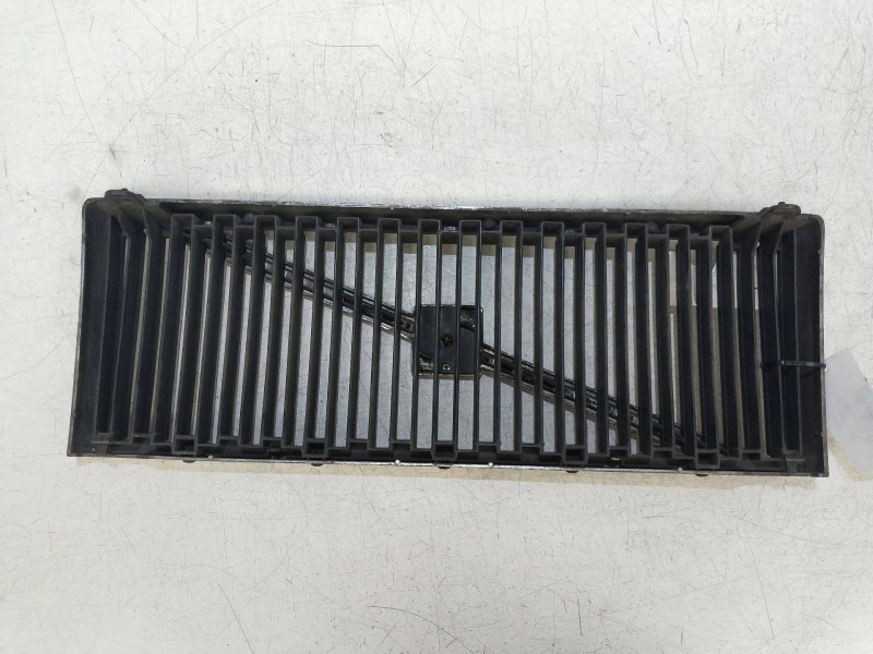 Recambio de rejilla delantera para volvo serie 740 berlina/familiar referencia OEM IAM   