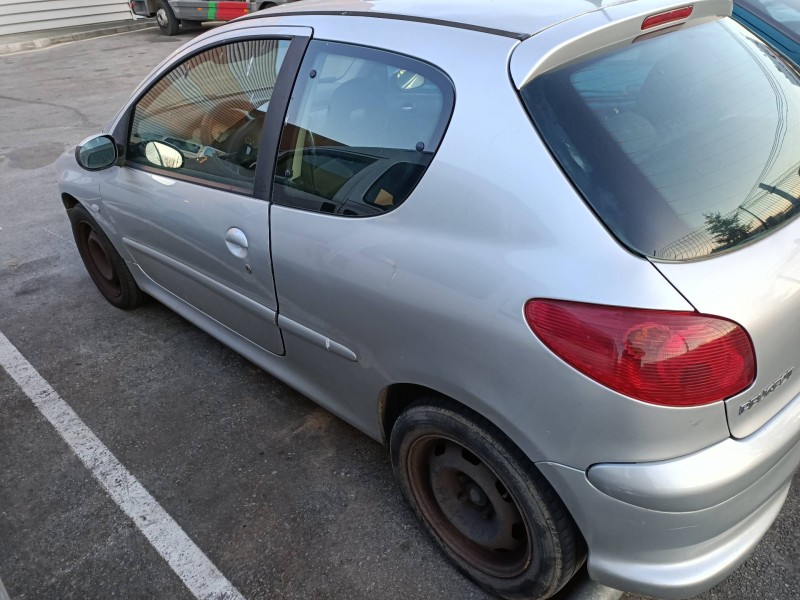 peugeot 206 berlina del año 2004