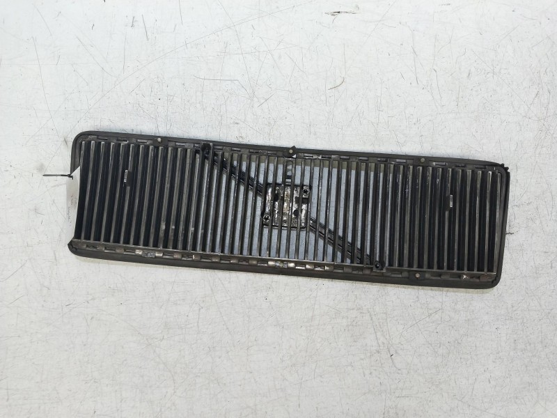 Recambio de rejilla delantera para volvo serie 850 2.5 turbodiesel referencia OEM IAM   