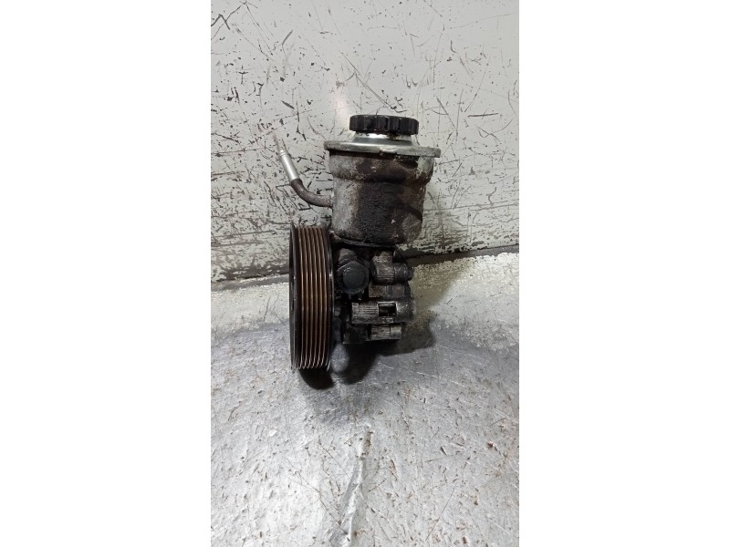 Recambio de bomba direccion para toyota avensis wagon (t25) 2.2 d-4d executive referencia OEM IAM   