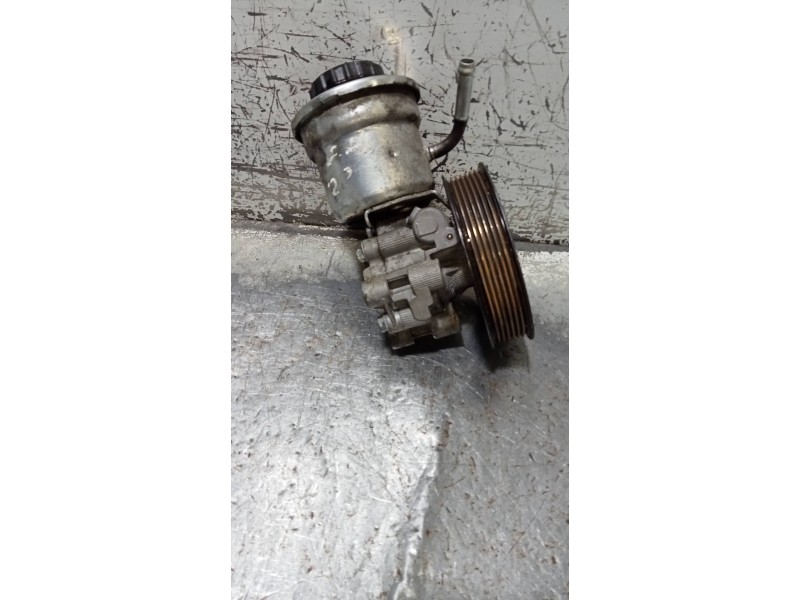 Recambio de bomba direccion para toyota avensis wagon (t25) 2.2 d-4d executive referencia OEM IAM   