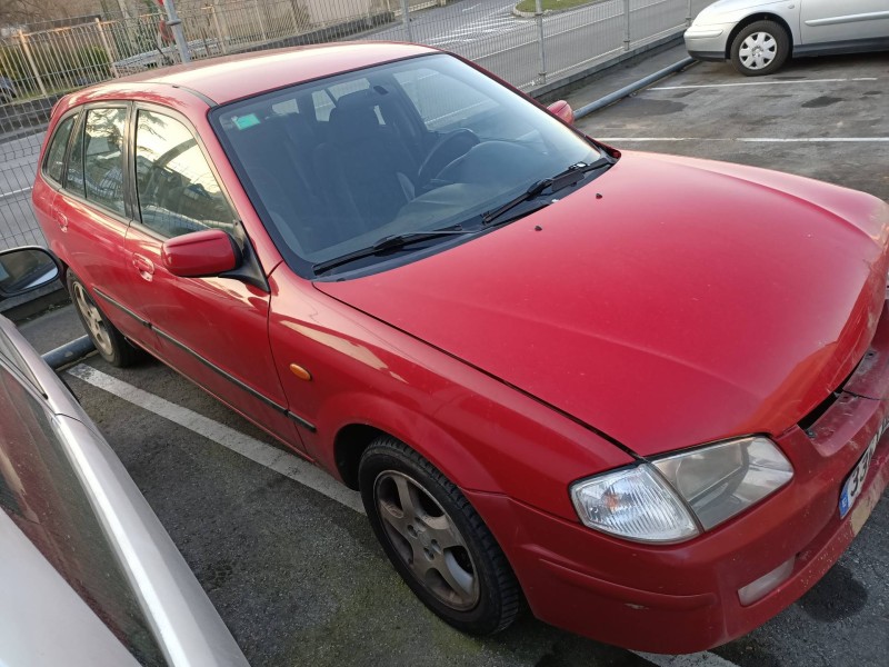 mazda 323 berlina f/s (bj) del año 2000