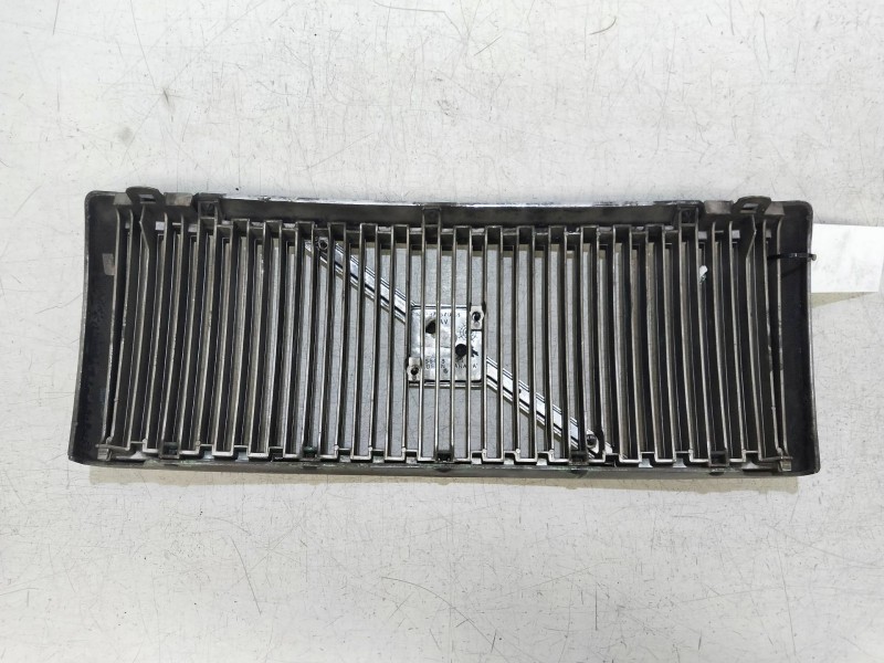 Recambio de rejilla delantera para volvo serie 940 berlina/familiar 2.3 gle familiar referencia OEM IAM   