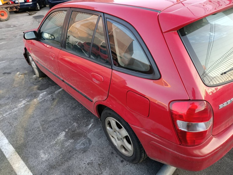 mazda 323 berlina f/s (bj) del año 2000