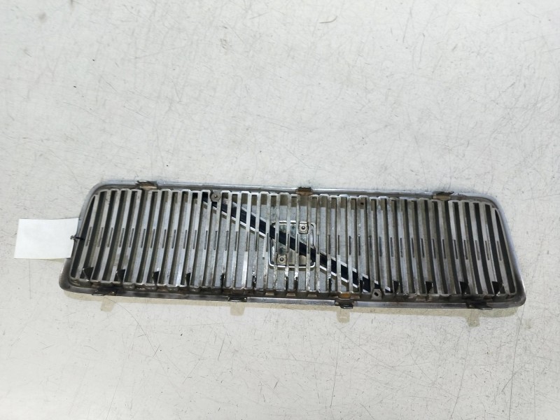 Recambio de rejilla delantera para volvo s80 berlina 2.4 cat referencia OEM IAM   