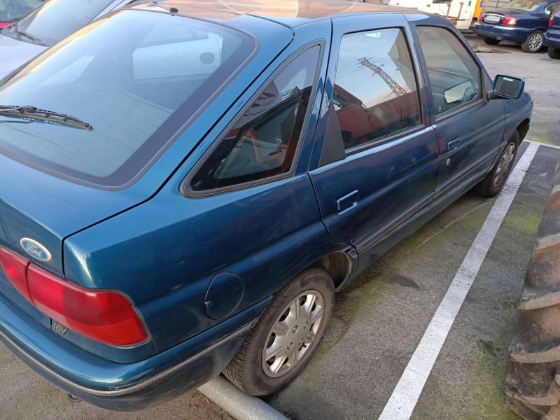 ford escort berlina/turnier del año 1994