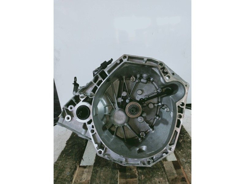 Recambio de caja cambios para dacia duster ii comfort referencia OEM IAM TL4361 B071056 6V