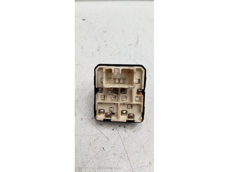 Recambio de mando elevalunas delantero izquierdo para chevrolet aveo 1.4 cat referencia OEM IAM 202005062  