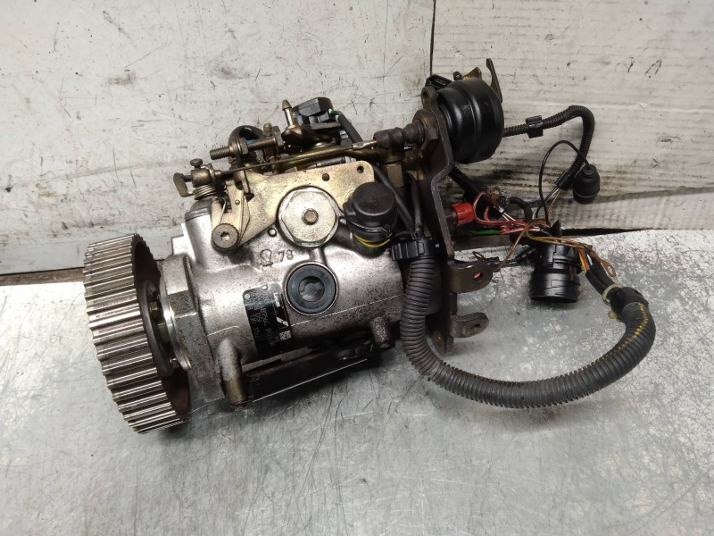 Recambio de bomba inyeccion para volkswagen polo berlina (6n1) concept referencia OEM IAM R8444B956C 028130115J 