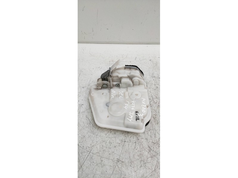 Recambio de motor cierre centralizado delantero derecho para mazda 3 lim. () center-line referencia OEM IAM 6A05B0235  