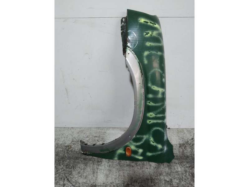 Recambio de aleta delantera izquierda para mitsubishi l 200 (k6/7) 2.5 turbodiesel referencia OEM IAM   