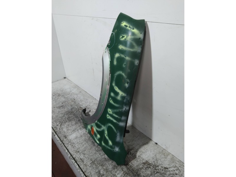 Recambio de aleta delantera izquierda para mitsubishi l 200 (k6/7) 2.5 turbodiesel referencia OEM IAM   