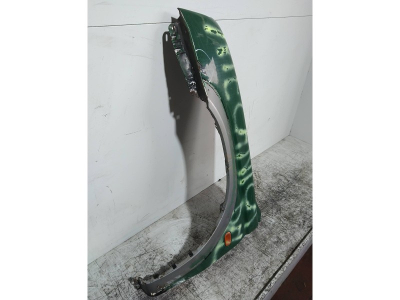 Recambio de aleta delantera izquierda para mitsubishi l 200 (k6/7) 2.5 turbodiesel referencia OEM IAM   