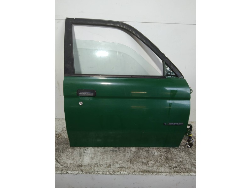 Recambio de puerta delantera derecha para mitsubishi l 200 (k6/7) 2.5 turbodiesel referencia OEM IAM   4P