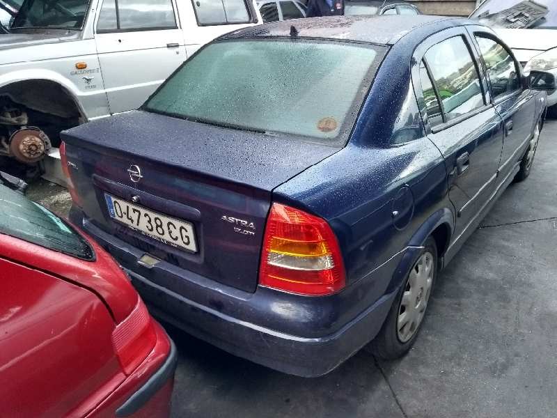 opel astra g berlina del año 2000