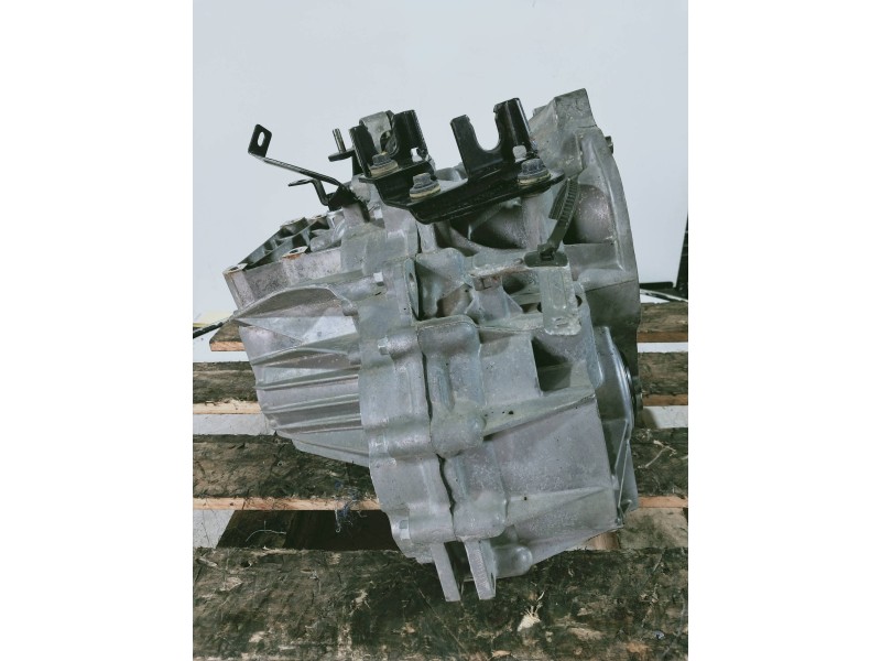 Recambio de caja cambios para ssangyong tivoli crystal 4x2 referencia OEM IAM M1G2I 3102035021 0BS047 6V
