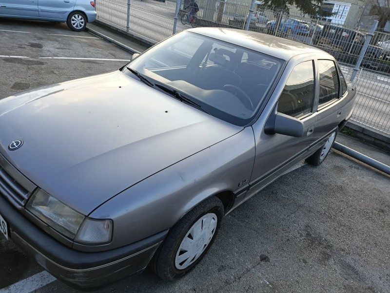opel vectra a del año 1989