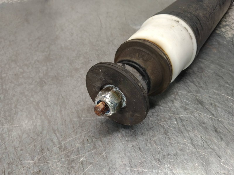 Recambio de amortiguador trasero derecho para renault clio iv business referencia OEM IAM 562109815R  